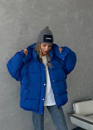 Дутый пуффер оверсайз электрик короткий с капюшоном