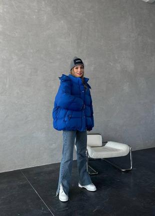 Дутый пуффер оверсайз электрик короткий с капюшоном