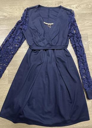 Красивое женское платье темно-синего цвета с кружевом4 фото