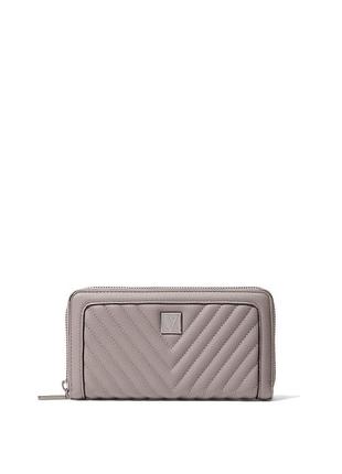 Сірий великий гаманець victoria's secret the victoria wallet v-quilt pink клатч візитниця