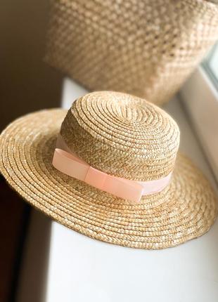 Соломенная шляпа канотье с полями 8 см с бежевой лентой