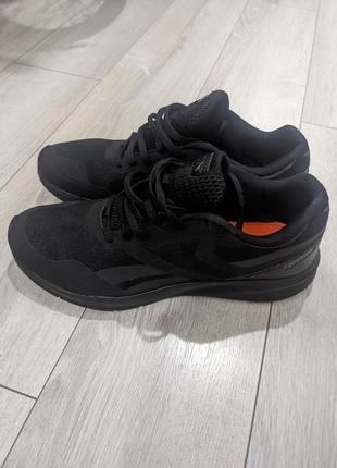 Кроссовки, крассовки