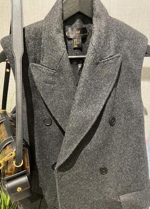Шикарне брендове дизайнерське двобортне вовняне пальто без рукавів жилет7 фото