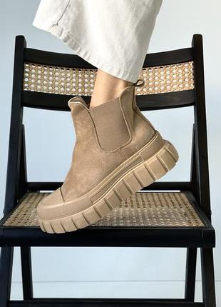 Бежевые зимние ботинки – согрейте свой стиль и надежно защитите ноги в холодное время.6 фото