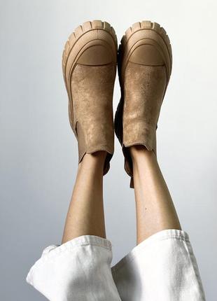 Бежевые зимние ботинки – согрейте свой стиль и надежно защитите ноги в холодное время.8 фото