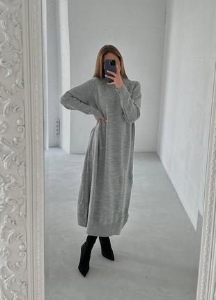 Тепла в'язана трикотажна довга сукня