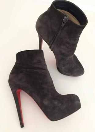 Замшевые ботильоны christian louboutin.