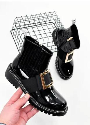 Черные лаковые ботинки мартинсы челси с пряжкой
