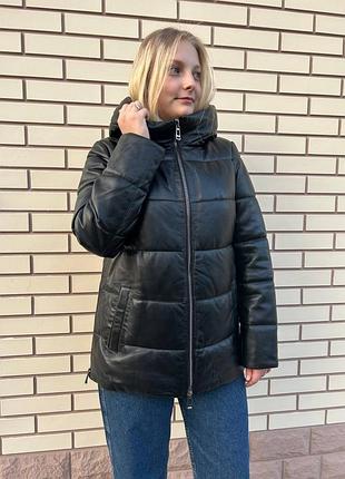 Жіночий шкіряний пуховик