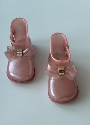 Чудесные резиновые  сапожки mini melissa с бантом / размер us 82 фото