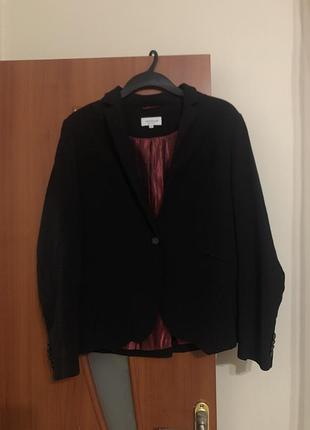 Жіночий піджак чорний