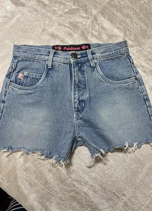 Женские короткие шорты с испании от fishbone . модный бренд.  высокая посадка. размер м.