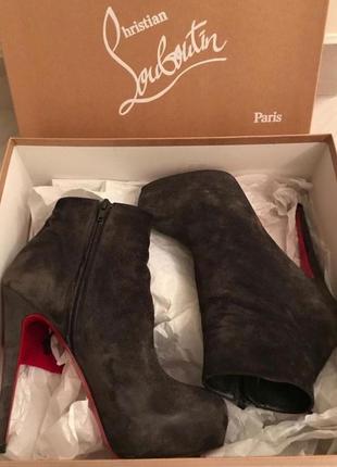 Замшевые ботильоны christian louboutin.