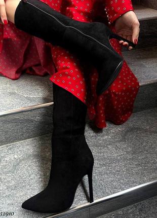 Чоботи на стійкій шпильці