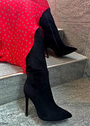 Чоботи на стійкій шпильці