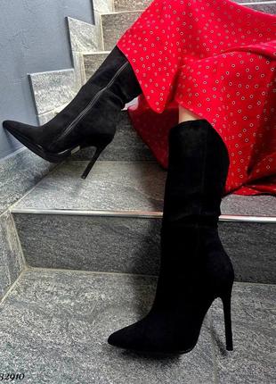 Чоботи на стійкій шпильці