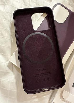 Кожаный фиолетовый чехол на айфон 13 о2 фото