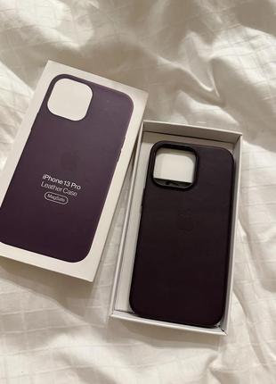 Кожаный фиолетовый чехол на айфон 13 о