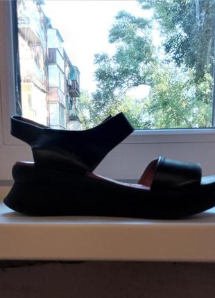 Босоножки женские кожаные новые.размер 38.