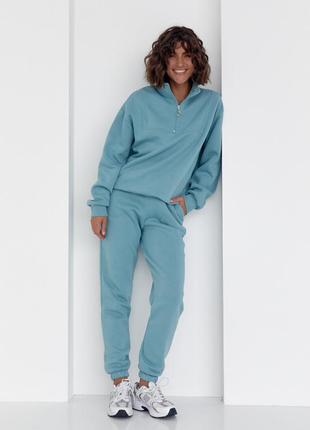 Жіночий спортивний костюм із блискавкою на комірі
