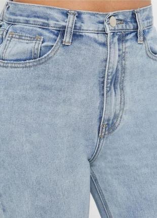 Рваные прямые джинсы6 фото