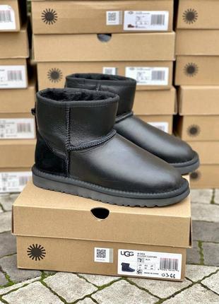 Угги шкіряні на хутрі ugg classic mini black leather,