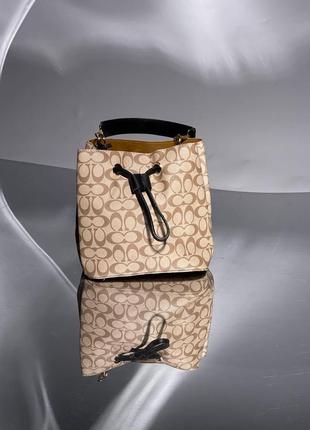 Кремовая женская сумка coach willow shoulder bag in signature canvas7 фото
