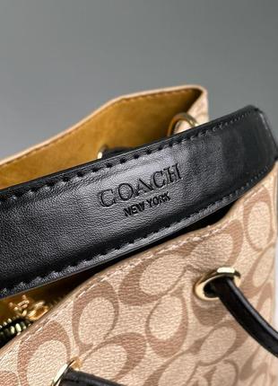 Кремовая женская сумка coach willow shoulder bag in signature canvas8 фото