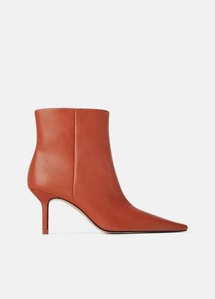 Полностью кожаные ботильоны zara, красного цвета