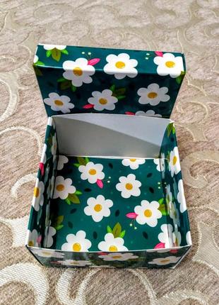 Коробка подарункова для мила ручної роботи з квітковим малюнком. для одного шматочка мила.