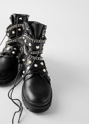 Крутые кожаные ботинки на массивной подошве zara, черного цвета