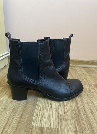 Фирменные кожаные ботинки, ботильоны от bata 411 фото