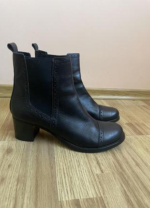 Фирменные кожаные ботинки, ботильоны от bata 413 фото