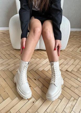 Берцы женские высокие зимние кожаные молочные, ботинки зимние квадратная подошва2 фото