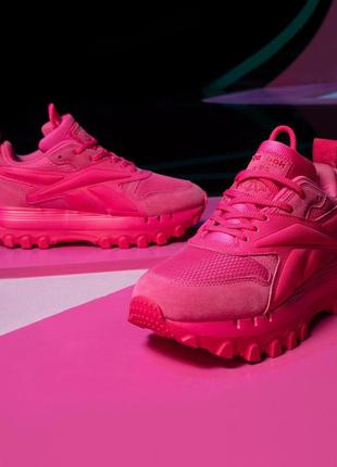 Кроссовки женские 

reebok classic leather v2 carbi b pink
оригинал4 фото