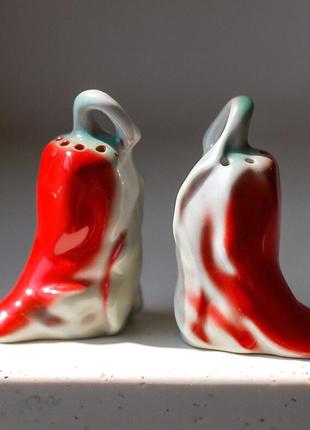 Полонное! 🥦🌶 солонка перец острый красный перец фарфор крытье винтаж спецовочница для статуэтка соли перца2 фото