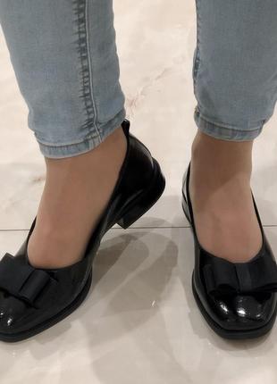 Жіночі шкіряні туфлі на низькому ходу, чорні лакові балетки 1833 mario muzi 2937