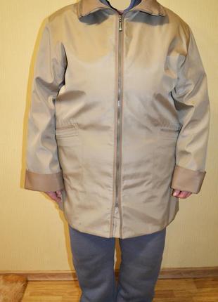 Оливковая куртка ветровка