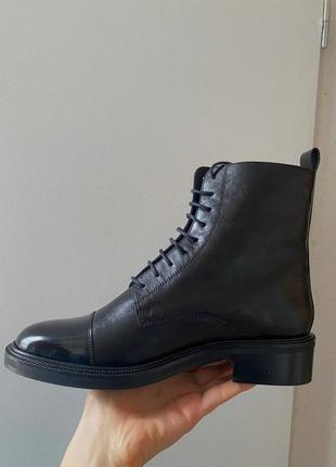 Черные кожаные ботинки minelli 404 фото