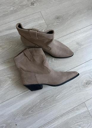 Казакі pull and bear