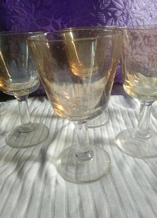 Стеклянные бокалы