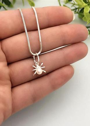 Оригінальний срібний павучок із натуральними перлами