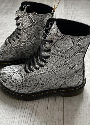 Черевики dr. martens snake vegan pascal boots