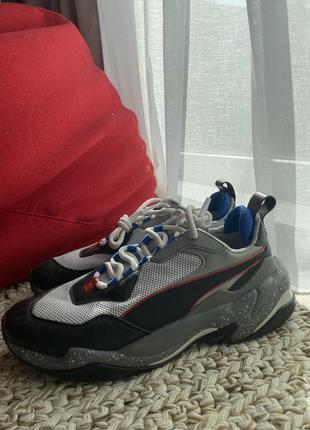 Кросівки The Puma Smash v2 Buck also features a herringbone pattern tread for traction