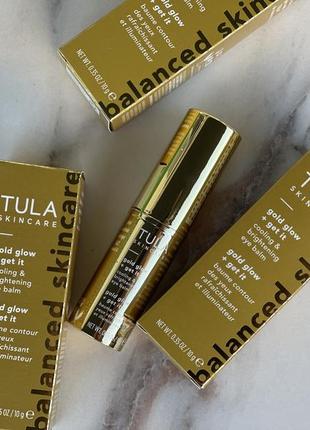 Увлажняющий подсвечивающий бальзам для глаз tula skincare gold glow + get it cooling &amp; brightening eye balm