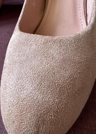 Туфли замшевые пудрового цвета на каблуке3 фото
