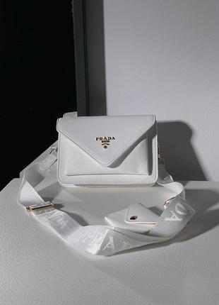 Крутая белая сумка клатч кросс боди на плече prada envelope saffiano mini