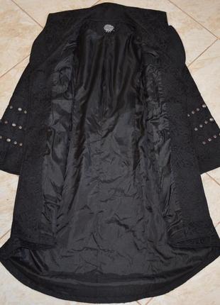 Брендовое черное фактурное демисезонное пальто с карманами милитари hearts & roses коттон5 фото