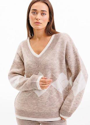 Женский вязаный пуловер oversize бежевый в молочные ромбы3 фото