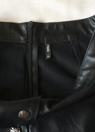 Черная кожаная юбка с пуговицами миди женская only, размер s7 фото